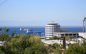 Modern Sea View Apartment - Free Parking - Quiet Area Near Center